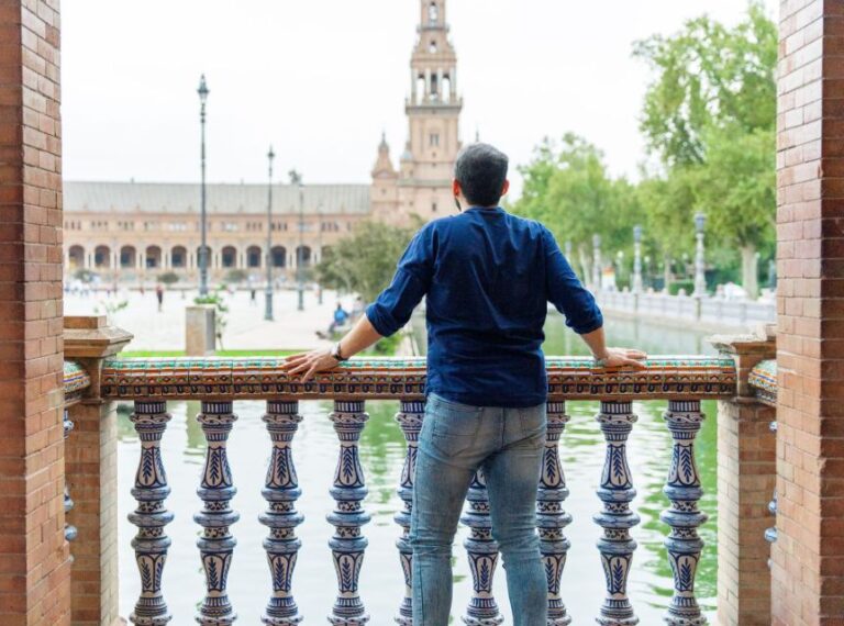 Seville: Professional Photoshoot at Plaza De España