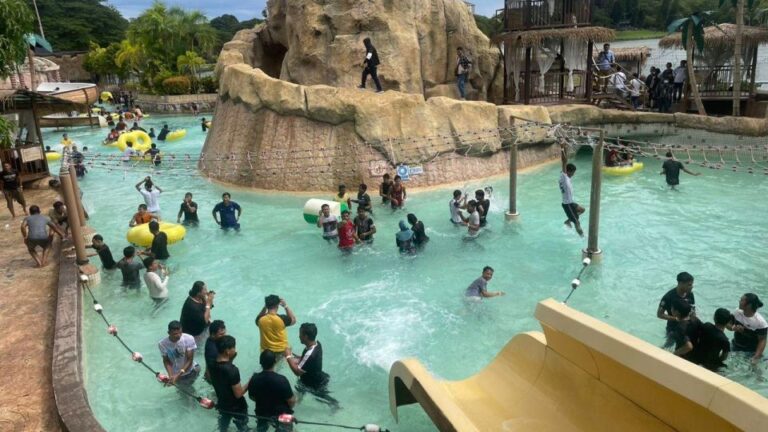 Shah Alam: Wet World Water Park Admission Ticket