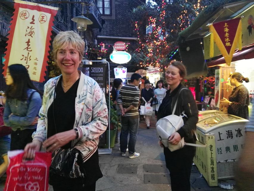 Shanghai: Herb Market, Taoist Temple and Tai Chi Bike Tour