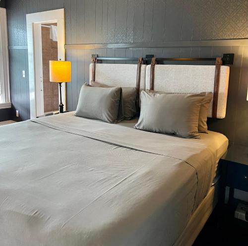 Somerset House Inn - Property Overview