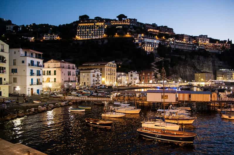 Sorrento: Night Time Walking Tour & Limoncello Tasting - Itinerary