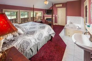 Stonehurst Manor Including Breakfast and Dinner - Amenities and Services