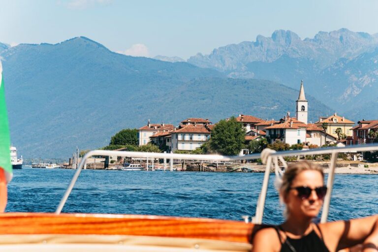 Stresa: 3 Borromean Islands Hop-On Hop-Off Boat Tour