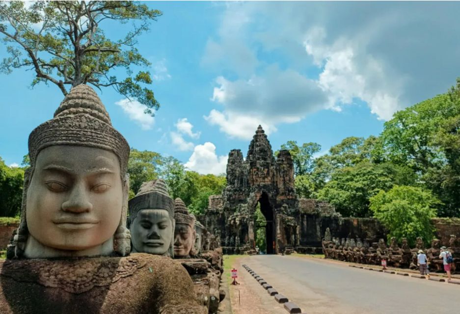 Sunrise at Angkor Wat and Small Tour With Tours Guide - Overview of the Tour