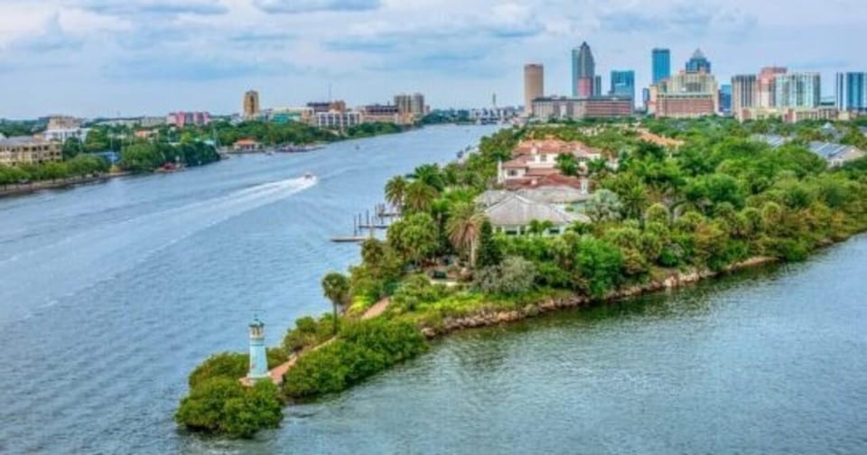 Tampa: Hillsborough River Tiki Bar Boat up to 13 People - Key Points