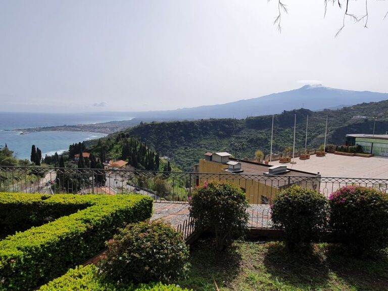 Taormina: Audio Guide Sightseeing Tour on Your Smartphone