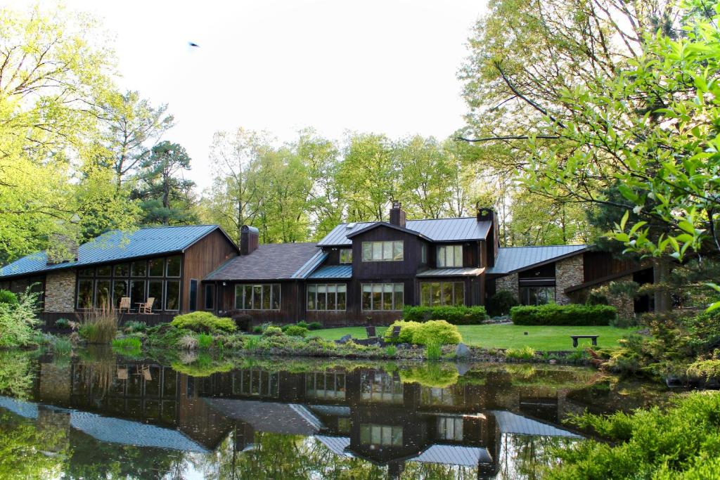 The Inn at White Oak - Overview and Location