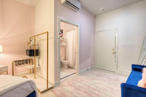 The Oleander Hotel Room Number 2 - Location and Nearby Attractions