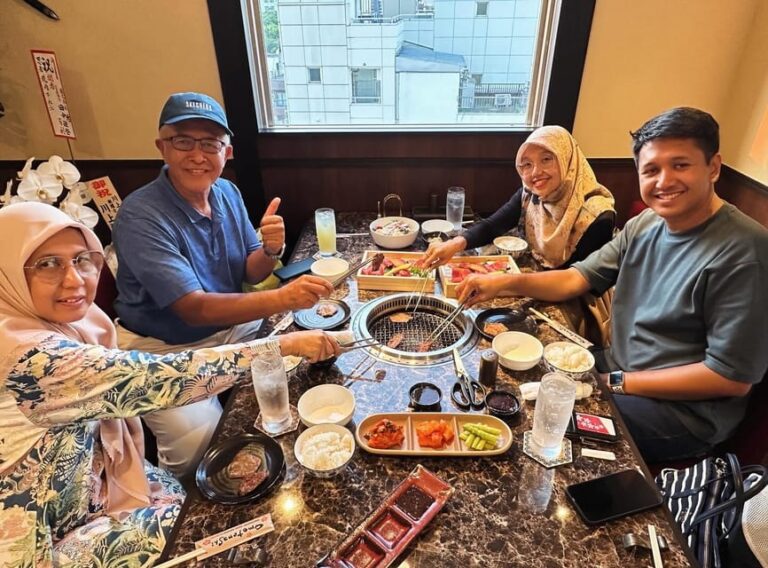 Tokyo : Halal Muslim’s Friendly Food Tour With Guide&Sweets