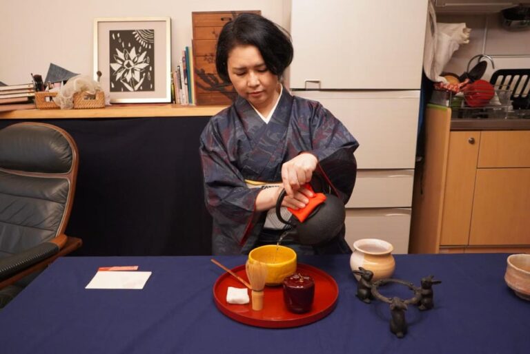 Tokyo Privately Visit Local Home for Tea Ceremony and Music