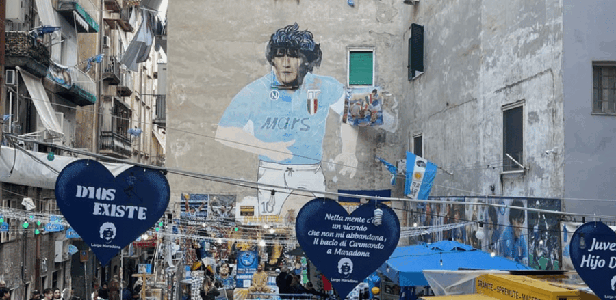 Toledo Walking Tour: the History of the Neapolitan Struscio