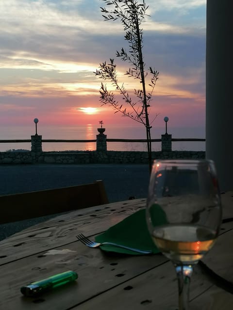 Tour From the Earth to the Oil With Tasting at Sunset