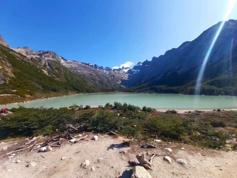 Trekking Esmeralda Lagoon