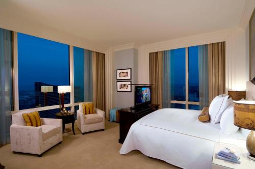 Trump International Hotel Las Vegas - Hotel Overview and Location