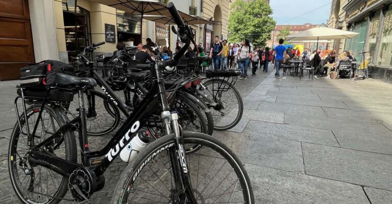 Turin: City Center Bike Tour With Gourmet Box and Wine