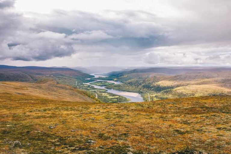 Utsjoki: Guided Hike to Nearby Fells