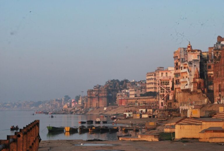 Varanasi Day Tour – Boating, Walking, Yoga Temple, Wrestling