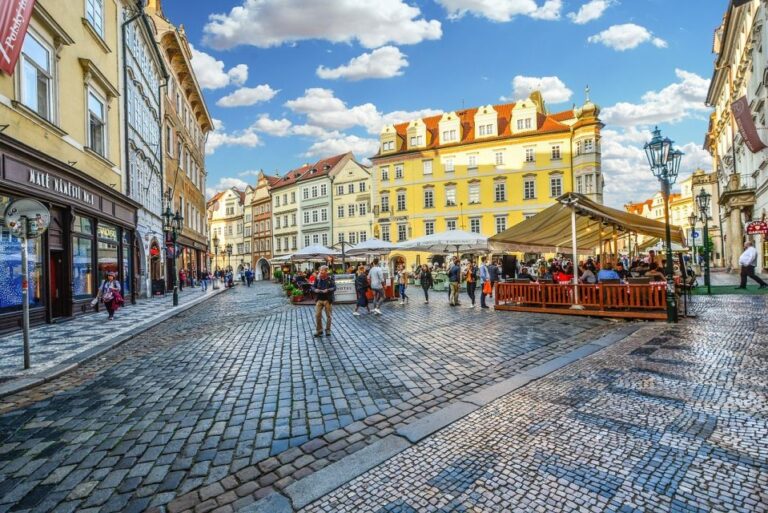 Vienna: 1-Day Trip to Prague Private Guided Tour