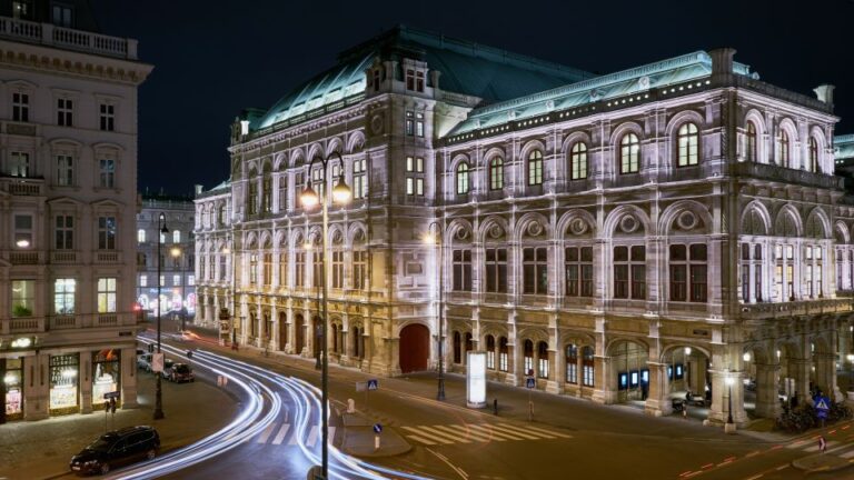 Vienna: Big Bus City Highlights Night Tour With Live Guide