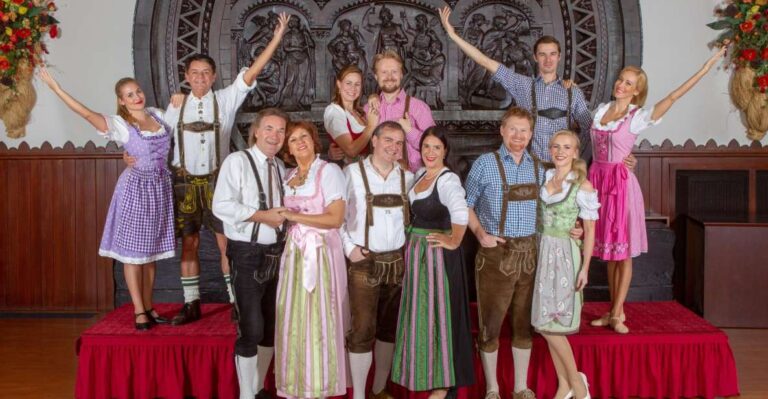 Vienna: Traditional Dinner Show at the Wiener Rathauskeller