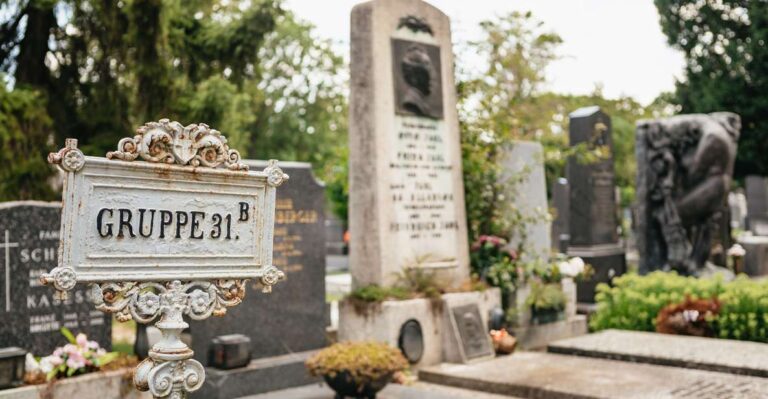 Vienna: Vienna Central Cemetery Guided Walking Tour