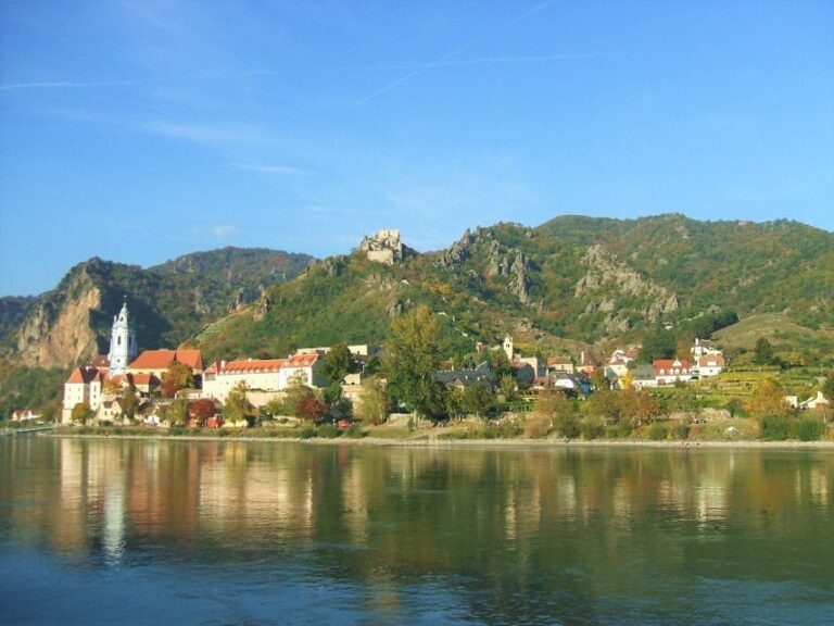 Vienna: Wachau Valley Private Kayak and Wine Tour