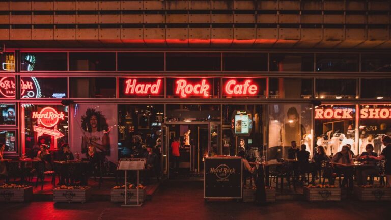 Warsaw: Lunch or Dinner at Hard Rock Cafe With Skip-The-Line