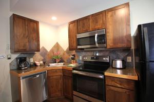 Woodlands on Fall River - Hotel Overview