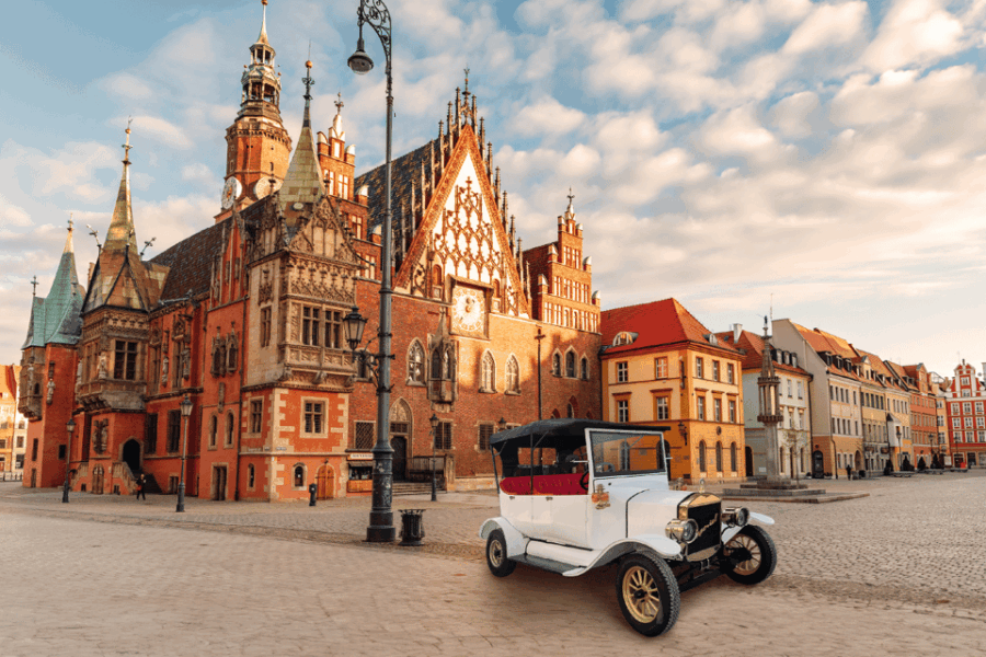 Wrocław: 2 Hour Tour of the Old Town in an Imperial E-Car