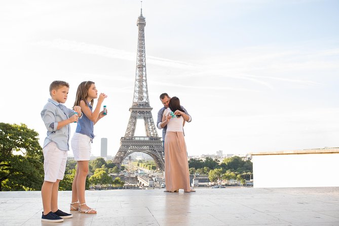 1-hour Photoshoot at the Eiffel Tower Trocadero Paris - Meeting and Itinerary