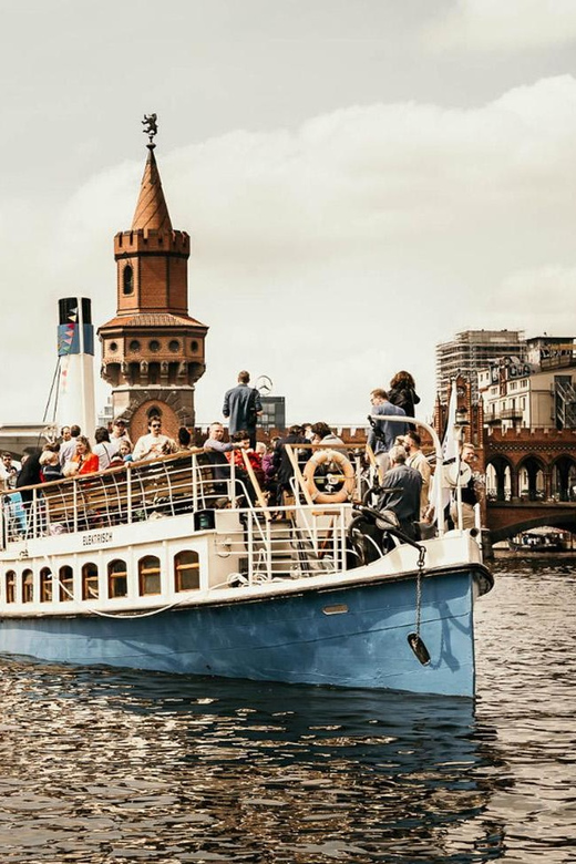 1-Hour Sightseeing Boat Cruise Through Historic Center - Boat Features and Amenities