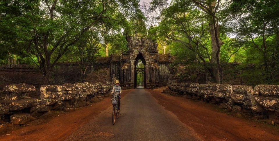 2-Day Angkor Tour With Sunrise, Sunset & Banteay Srei Temple - Day 1 Itinerary Details