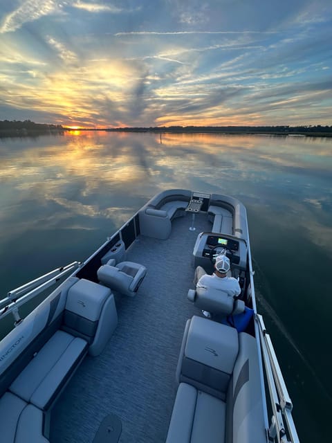 2 Hour 22 Ft. Luxury Pontoon Private Hilton Head Boat Rental - Boat Features