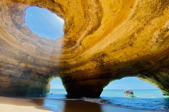 2 Hours Cruise Portimão to Benagil Cave & Marinha Beach - Meeting and Logistics