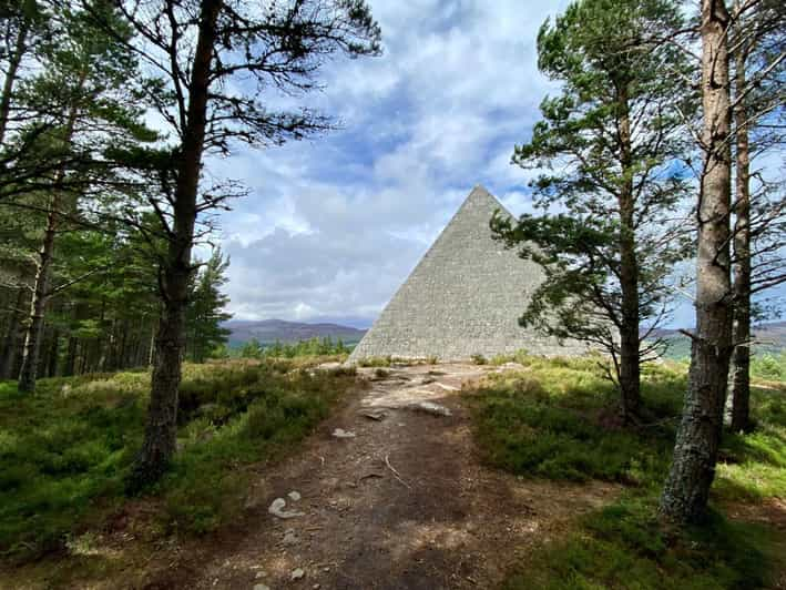 Aberdeenshire: Balmoral Cairns Walking Tour - Itinerary Highlights