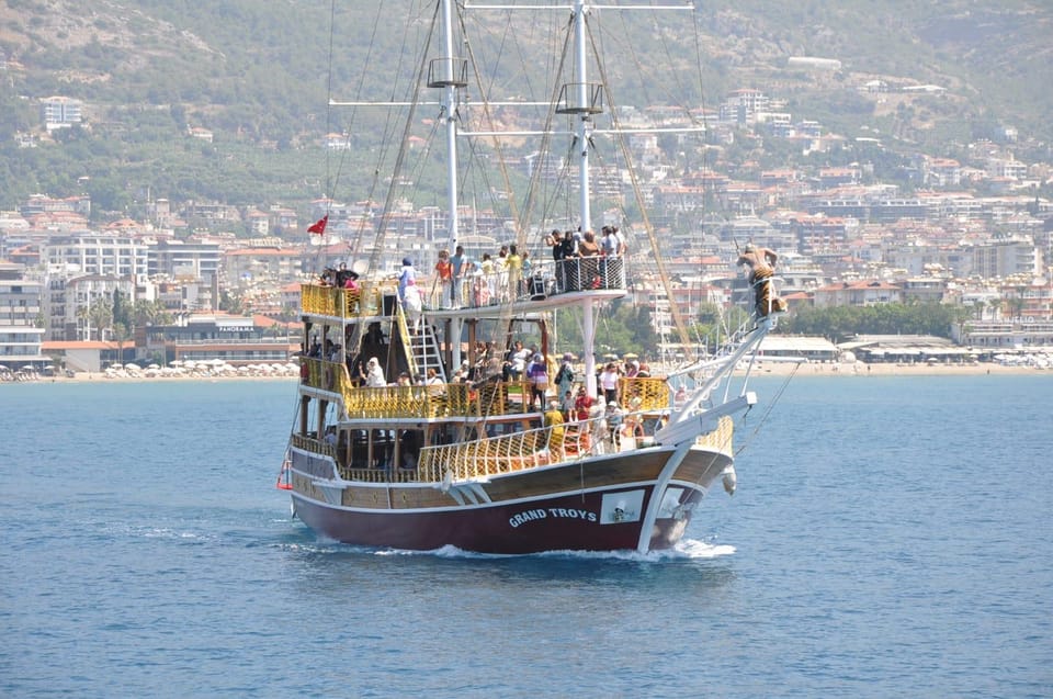 Alanya Relax Boat Trip: Lunch & Soft Drinks Included - Itinerary and Activities