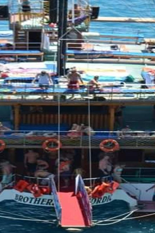 Alanya:Catamaran Tour With Lunch&Soft Drinks Animation Shows - Itinerary and Experience