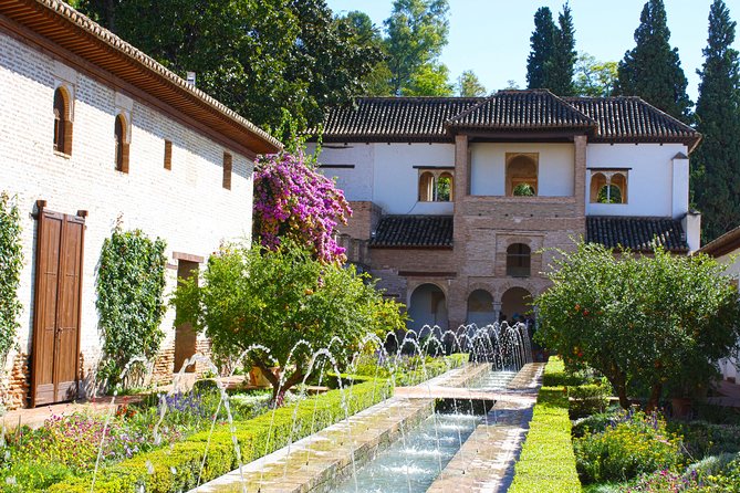 Alhambra, Generalife & Nasrid Palaces Guided Tour in Granada - Visitor Information