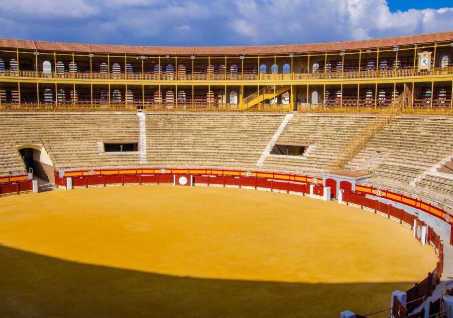 Alicante: Bullring and Castle Guided Tour With Taxi Transfer - Itinerary and Experience