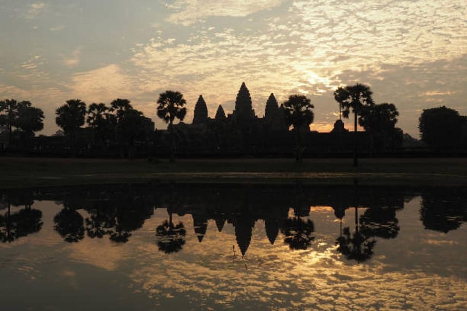 Angkor Wat: Guided Sunrise Bike Tour W/ Breakfast and Lunch - Booking and Cancellation Policy