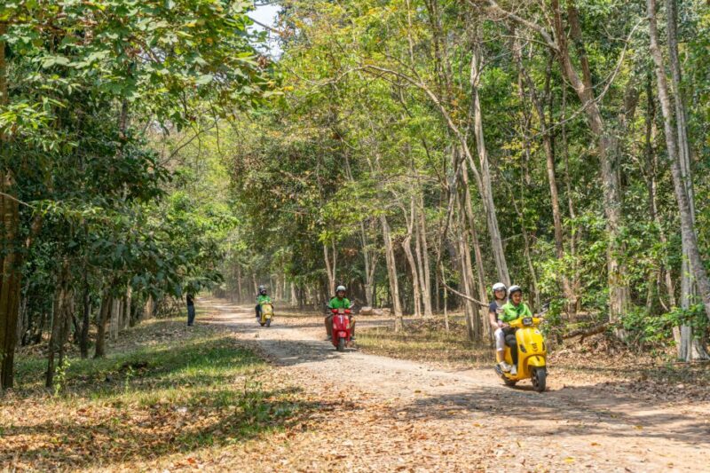 Angkor Wat: Guided Vespa Tour Inclusive Lunch at Local House - Itinerary Breakdown