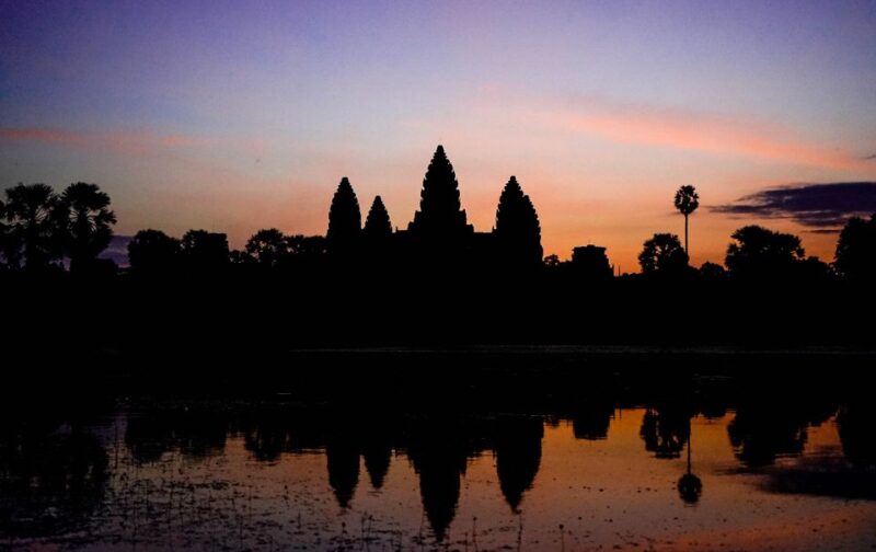 Angkor Wat: Half-Day Sunrise Vespa Tour With Lunch - Itinerary Highlights