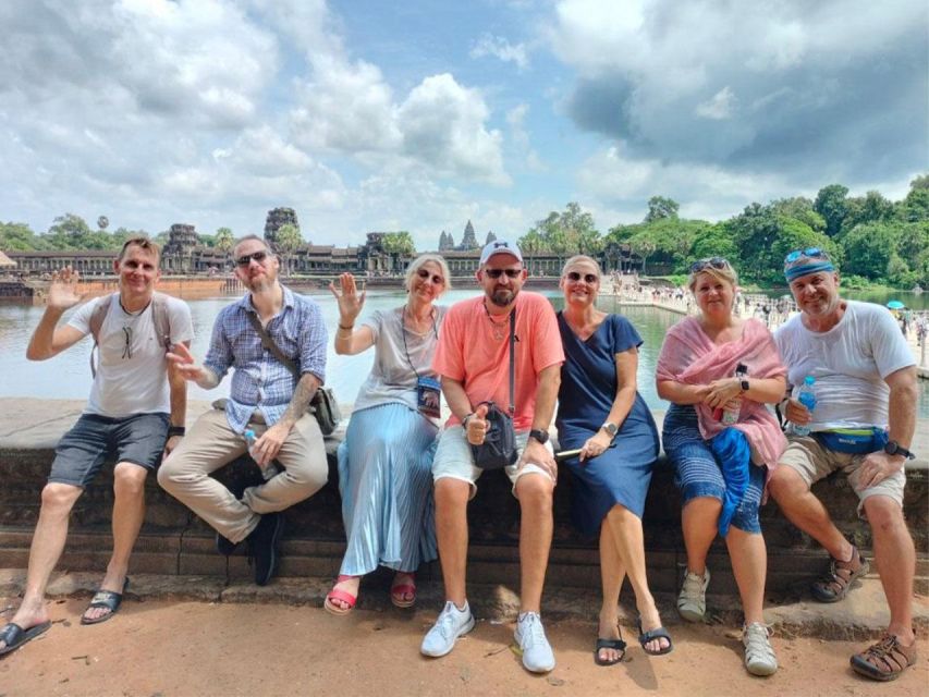 Angkor Wat : Small-Group Sunrise Tour Guided Day Tour - Itinerary Highlights