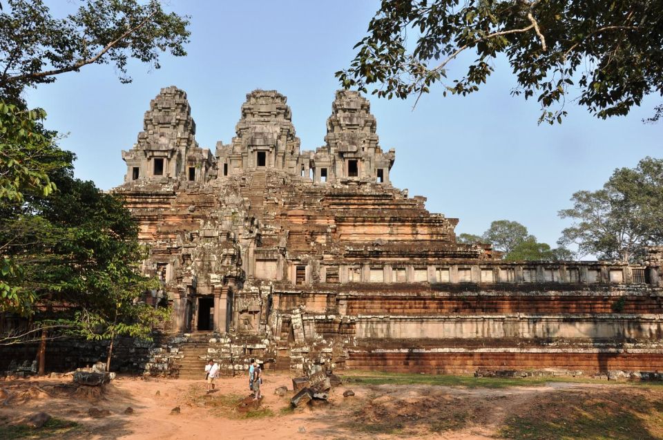 Angkor Wat Sunrise Main Temple Guided Tour - Itinerary Highlights