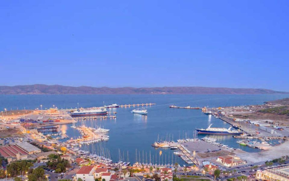 Athens City to Lavrion Port & Marina VIP Mercedes Minibus - Vehicle and Capacity