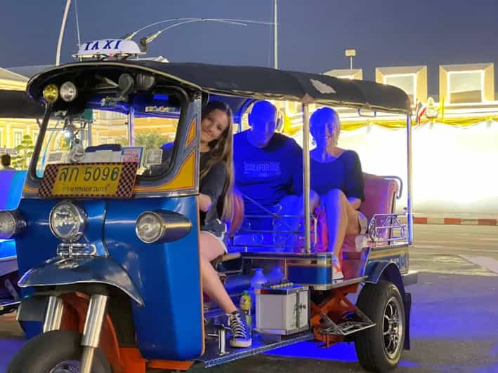 Bangkok Tuk-Tuk Tour by Night With Chinatown Street Food - Itinerary Highlights