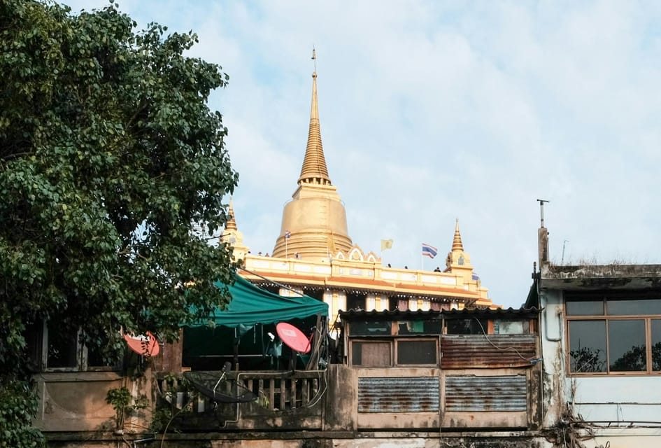 Bangkok: Wat Suthat, Giant Swing, Wat Saket - Lunch at Pad Thai Thip Samai