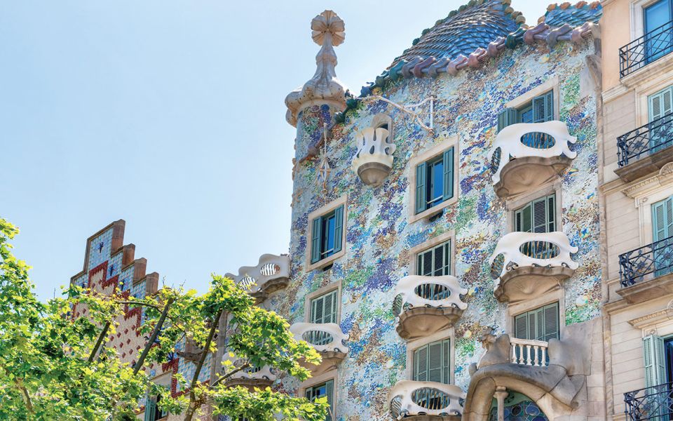 Barcelona: Gaudí Sightseeing Guided Segway Tour - Tour Highlights