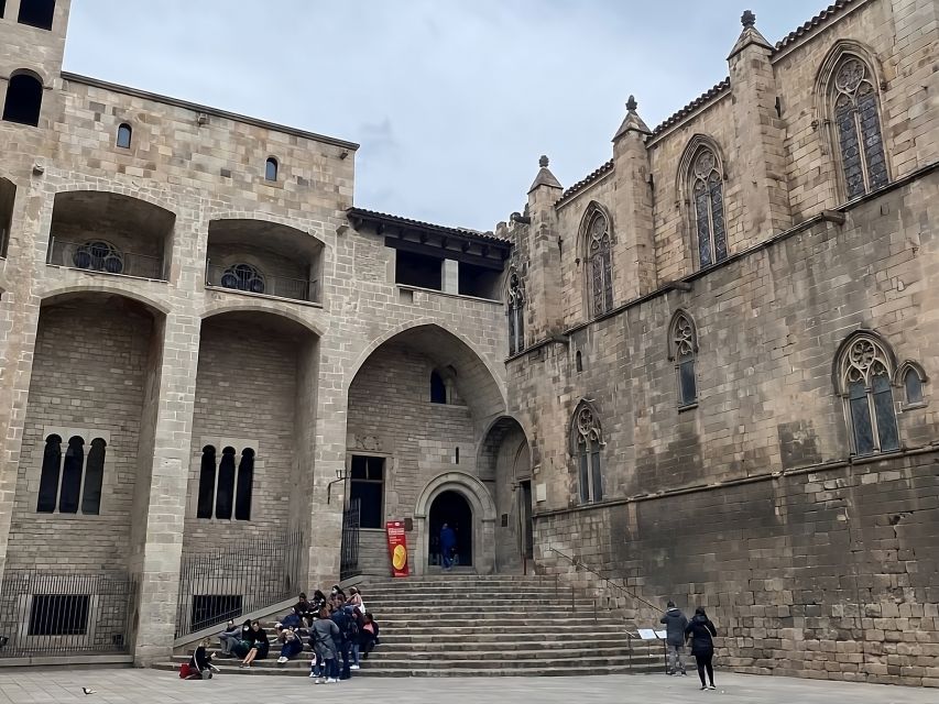 Barcelona: Gothic Quarter Group or Private Tour - Itinerary Highlights