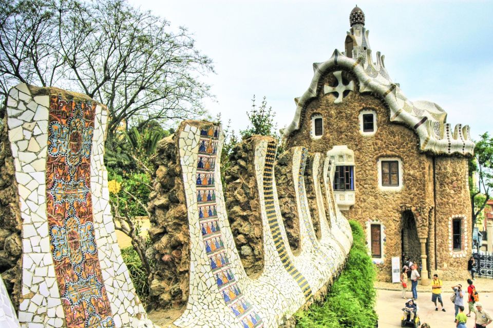 Barcelona & Park Güell: Private Half-Day Tour With Pickup - Highlights and Experiences